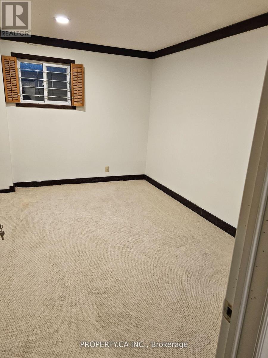 Bsmt - 16 Fleming Drive, Toronto (Bayview Woods-Steeles), Ontario  M2K 2N9 - Photo 9 - C12069332