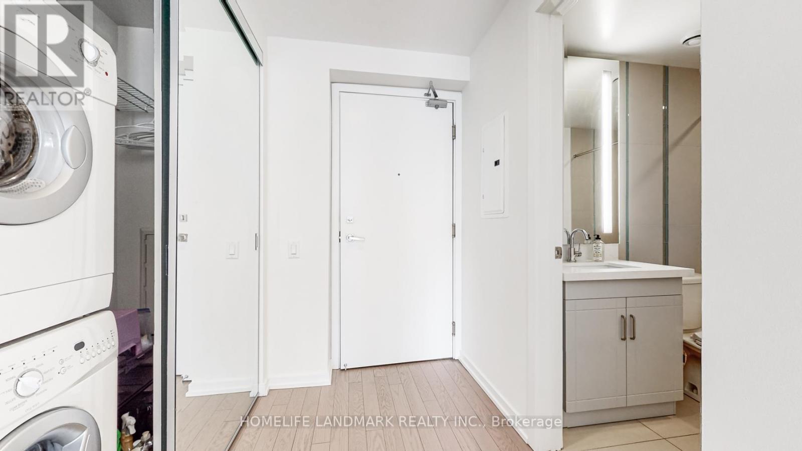 2505 - 101 Peter Street, Toronto, Ontario  M5V 0G6 - Photo 2 - C12069361