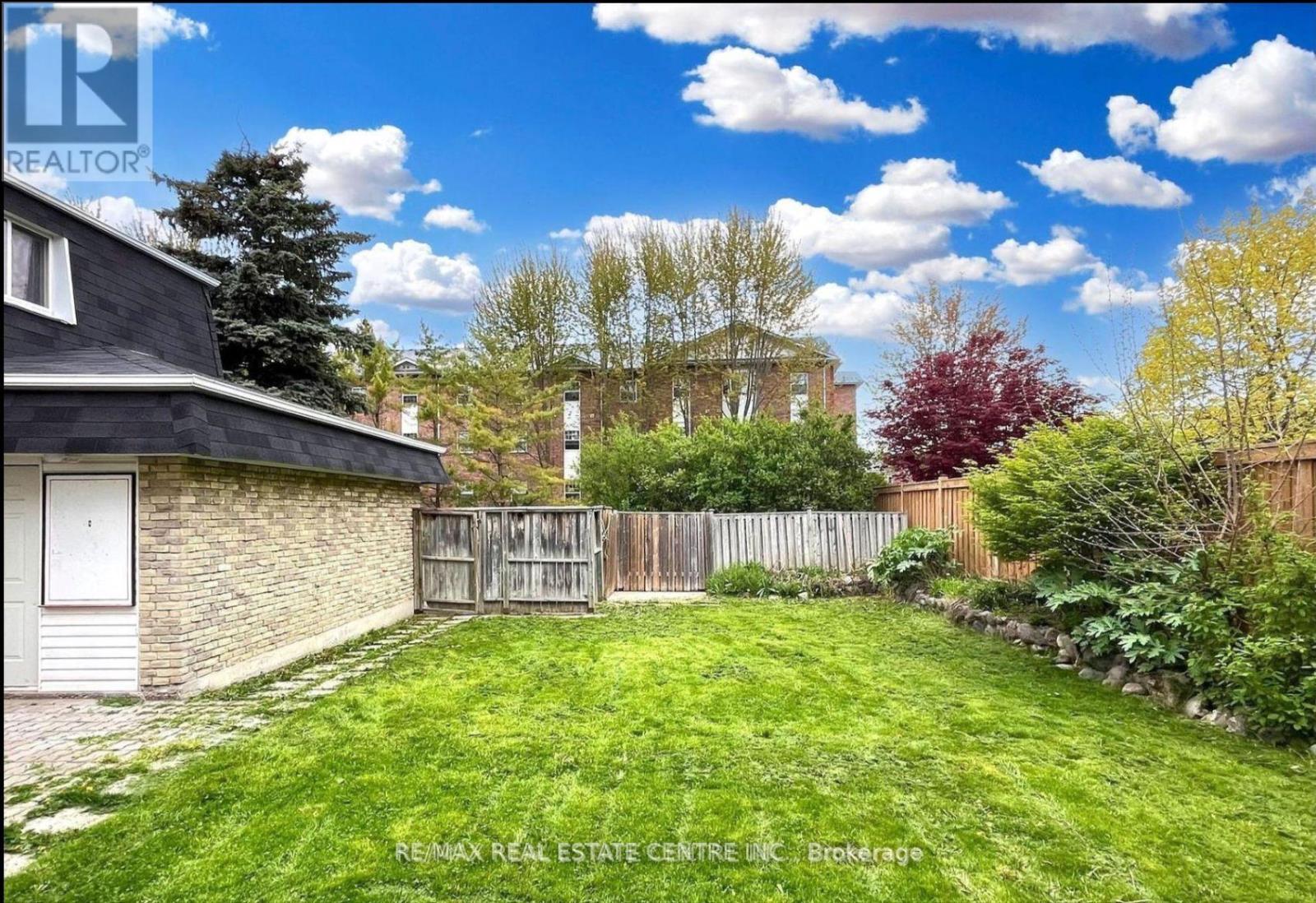 Property at 25 IVANIC COURT image 4
