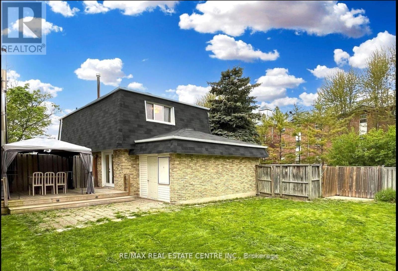 Property at 25 IVANIC COURT image 5