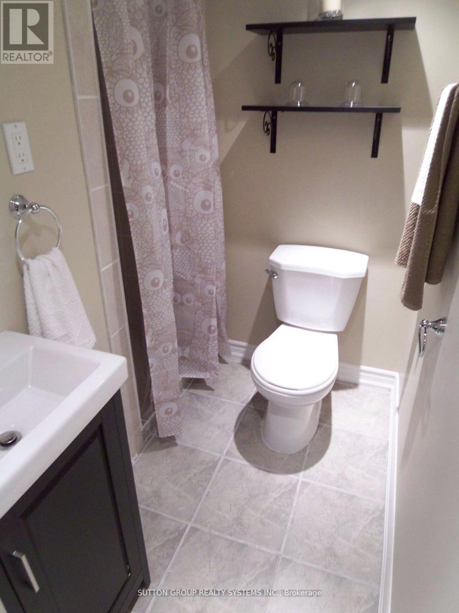 42 Sweetwood Circle, Brampton, Ontario  L7A 2X7 - Photo 7 - W12069389