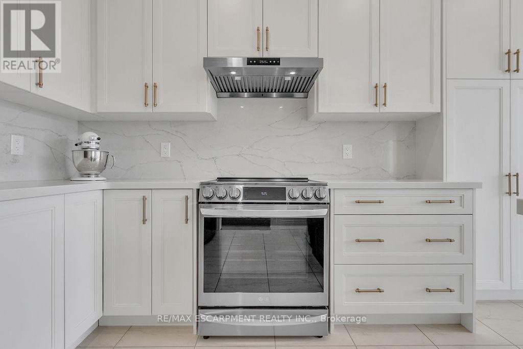 289 Vanilla Trail, Thorold (560 - Rolling Meadows), Ontario  L2V 0K8 - Photo 9 - X12069341