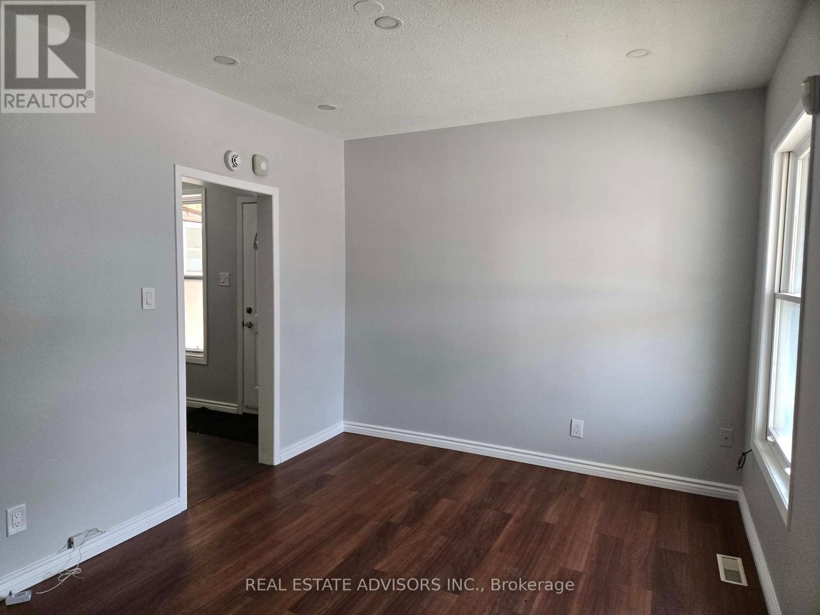 70 Allenby Avenue, Brantford, Ontario  N3S 1R4 - Photo 10 - X12069380