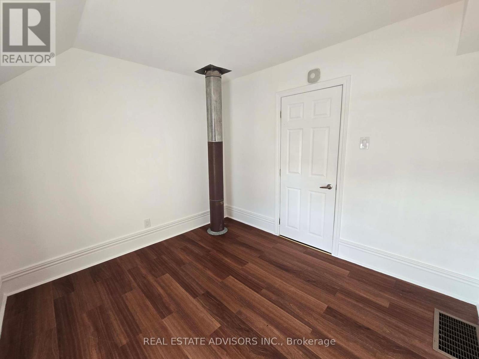 70 Allenby Avenue, Brantford, Ontario  N3S 1R4 - Photo 5 - X12069380
