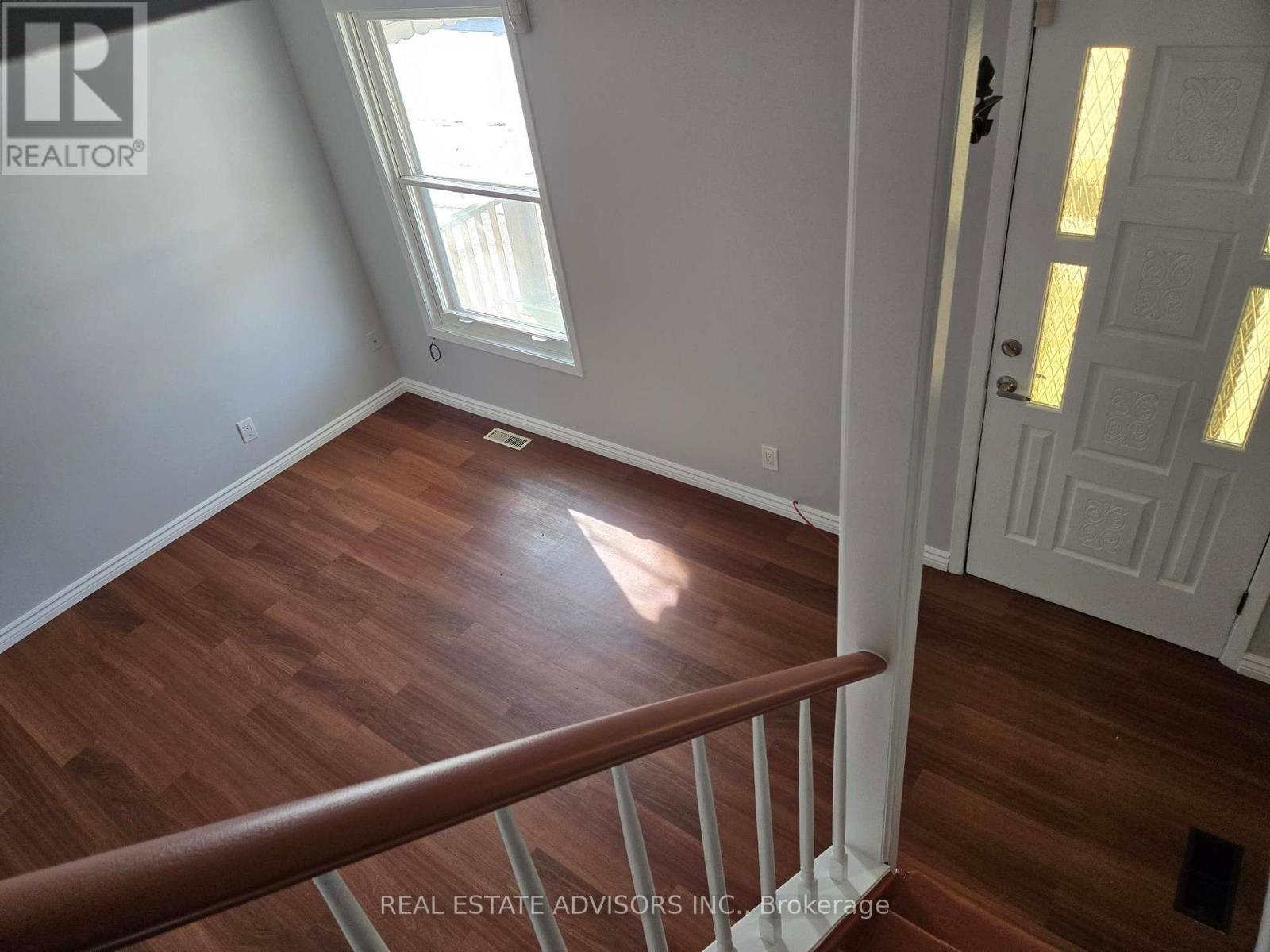 70 Allenby Avenue, Brantford, Ontario  N3S 1R4 - Photo 9 - X12069380