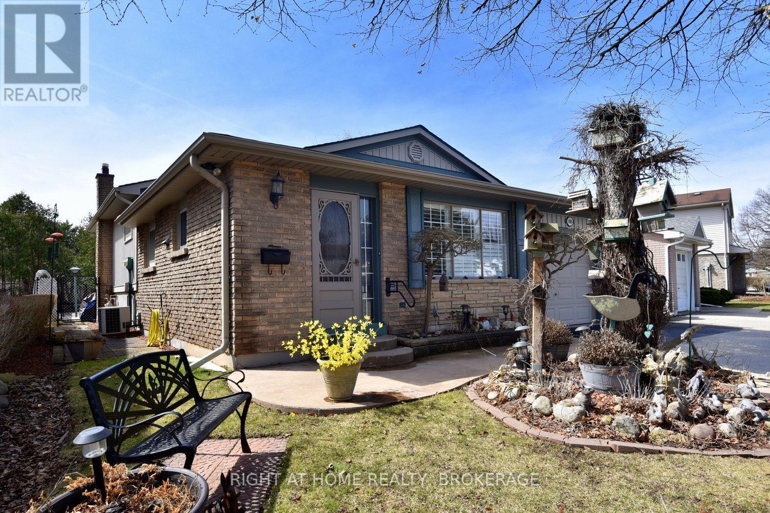Property at 105 BISMARK DRIVE image 4