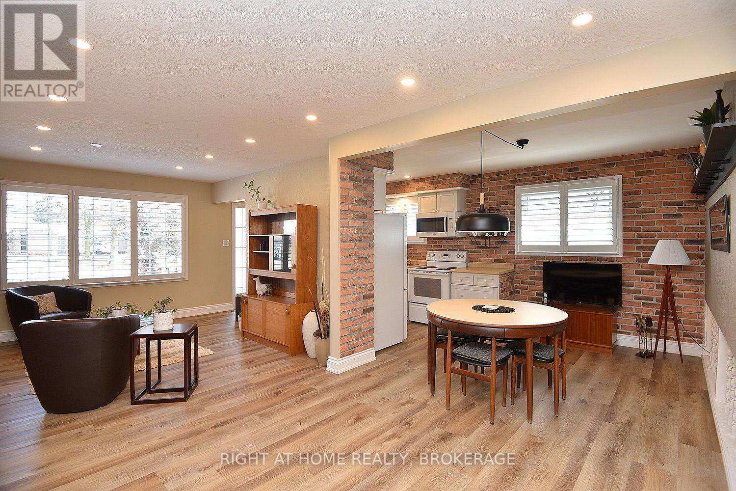 105 Bismark Drive, Cambridge, Ontario  N1S 4E8 - Photo 8 - X12069391