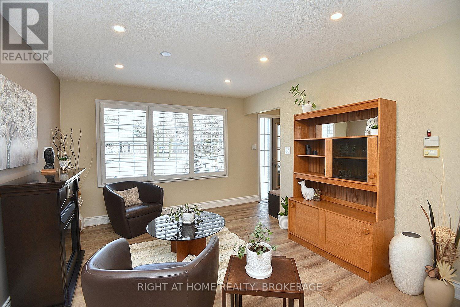 105 Bismark Drive, Cambridge, Ontario  N1S 4E8 - Photo 9 - X12069391