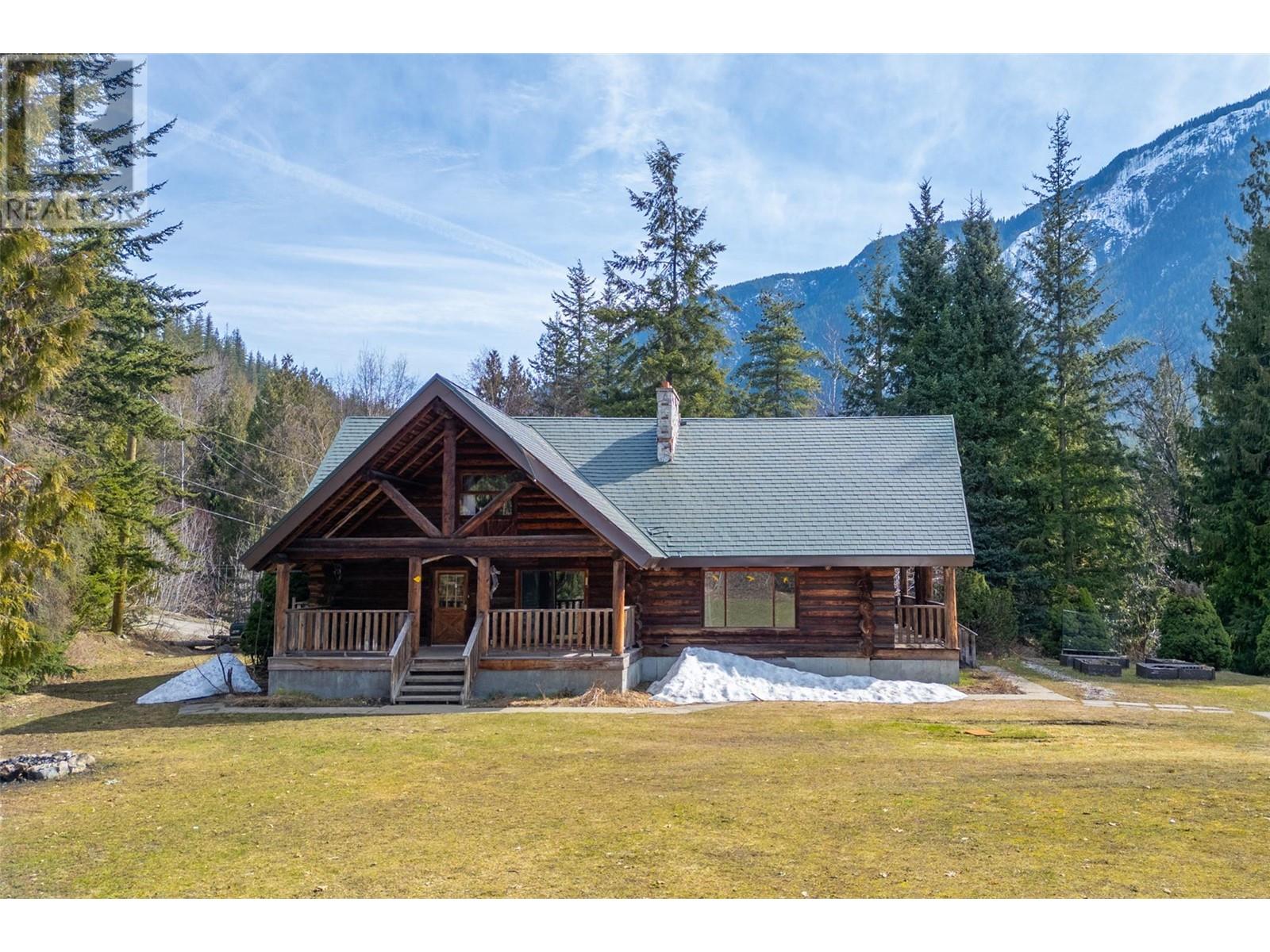 Property at 1130 Montana Place image 2