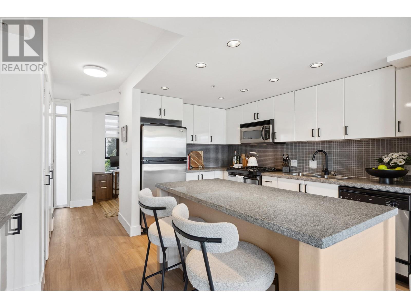 Th3 155 W 1st Street, North Vancouver, British Columbia  V7M 3N8 - Photo 12 - R2987548