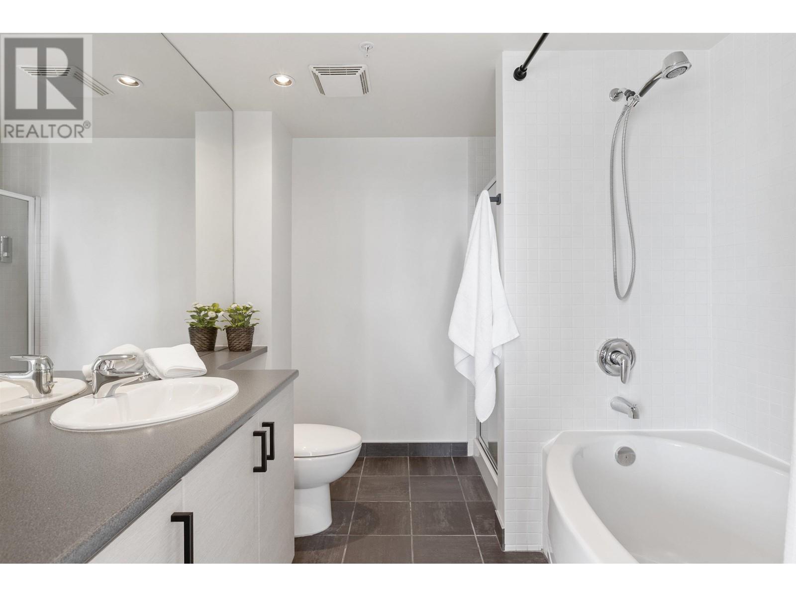 Th3 155 W 1st Street, North Vancouver, British Columbia  V7M 3N8 - Photo 24 - R2987548