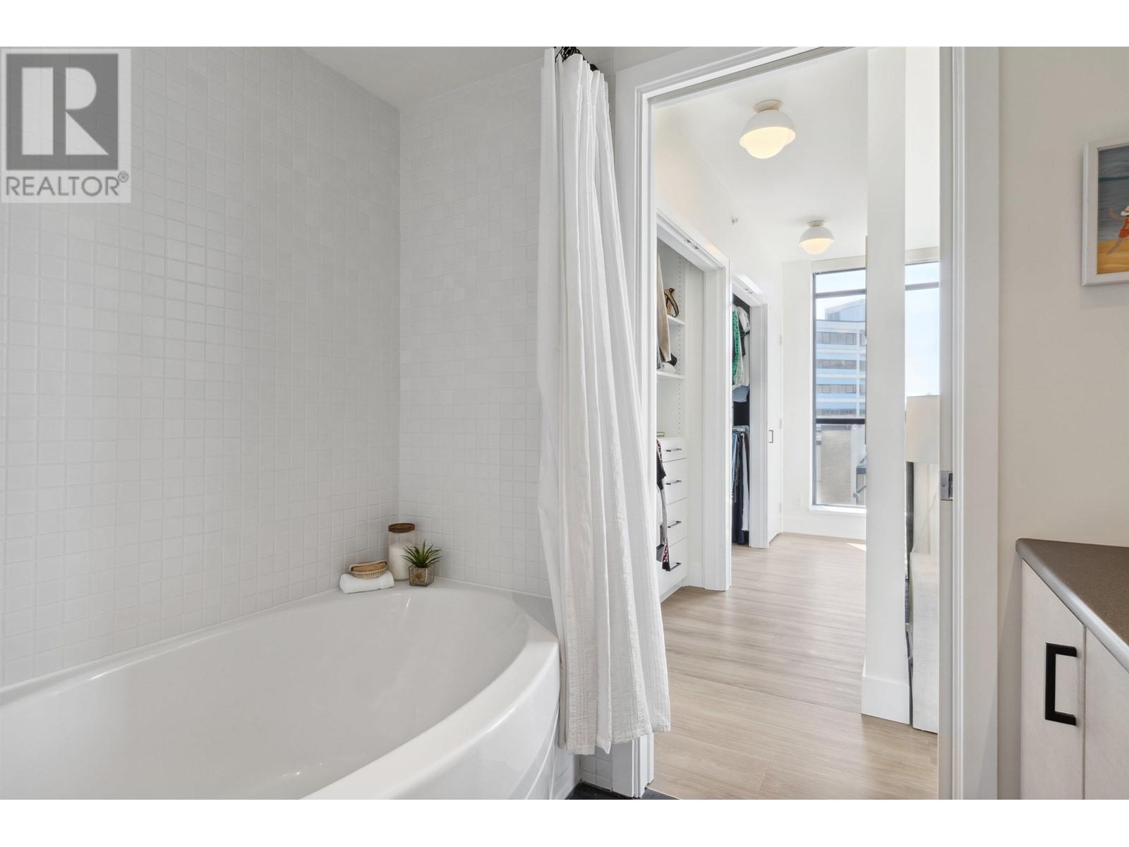 Th3 155 W 1st Street, North Vancouver, British Columbia  V7M 3N8 - Photo 25 - R2987548