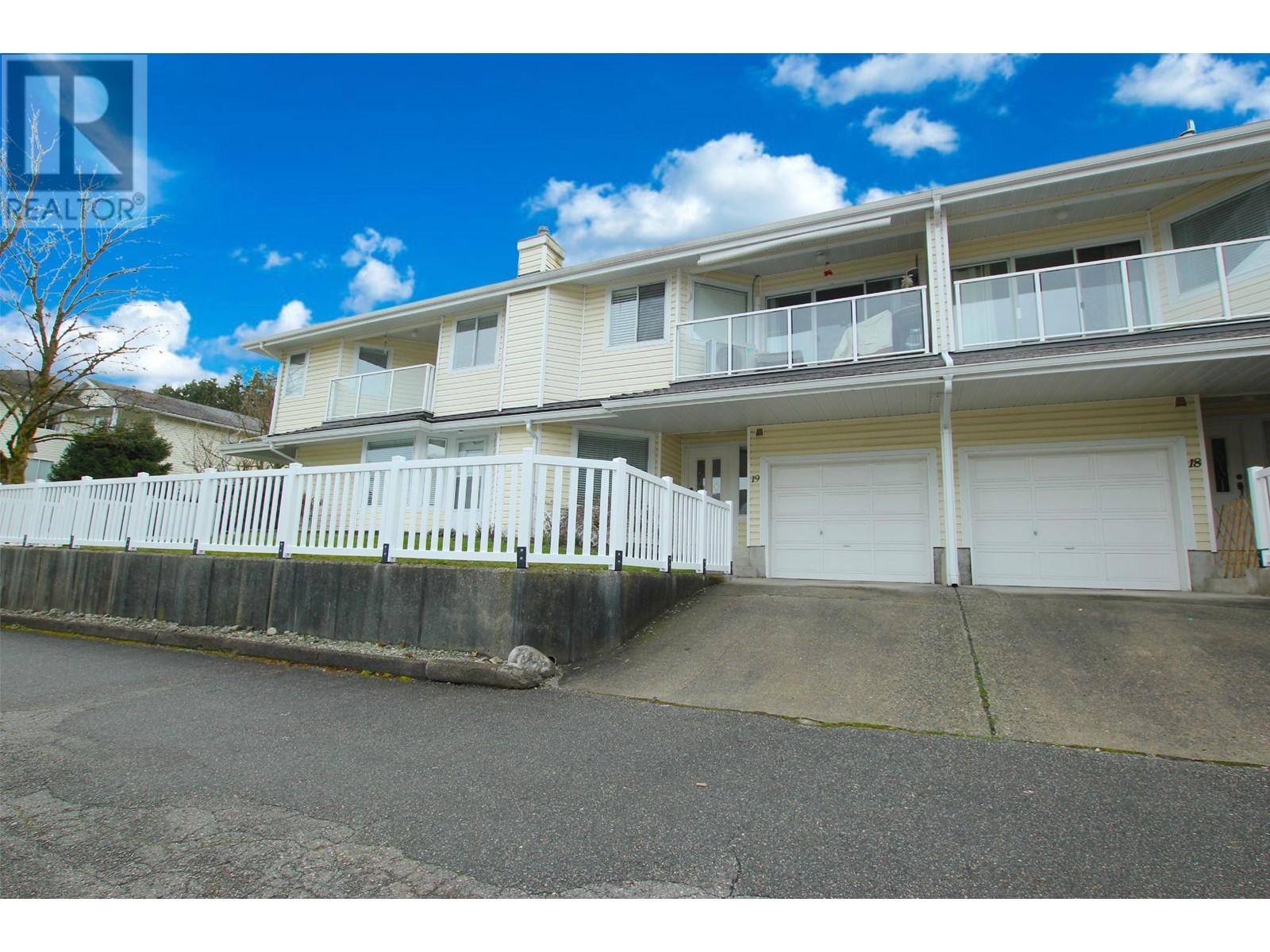 19 1190 Falcon Drive, Coquitlam, British Columbia  V3E 2L1 - Photo 2 - R2987555