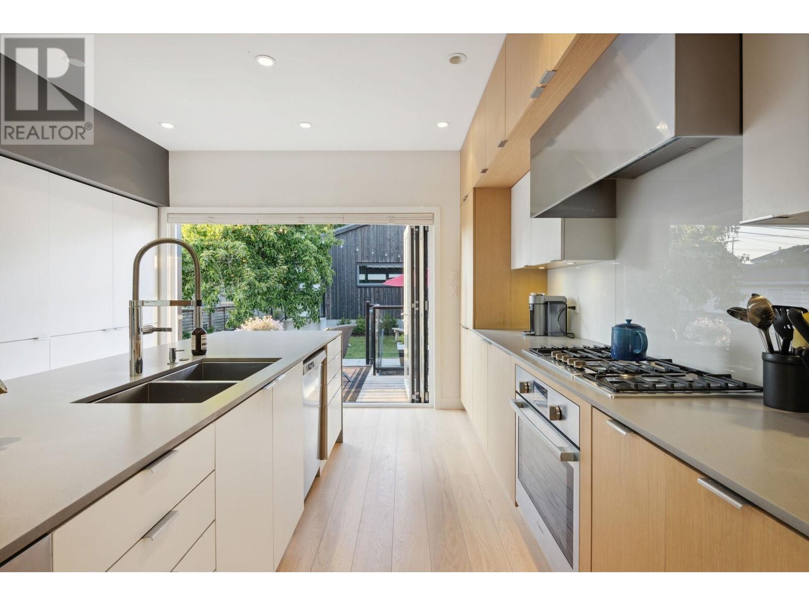 57 W 41st Avenue, Vancouver, British Columbia  V5Y 2R8 - Photo 11 - R2987565