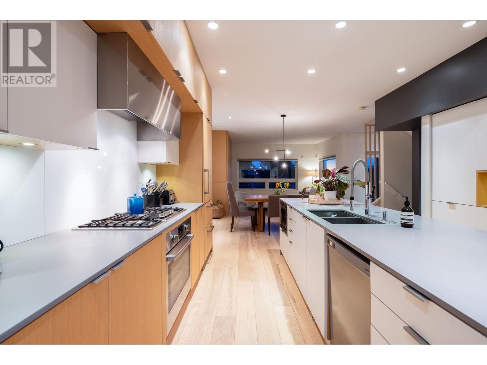 57 W 41st Avenue, Vancouver, British Columbia  V5Y 2R8 - Photo 9 - R2987565