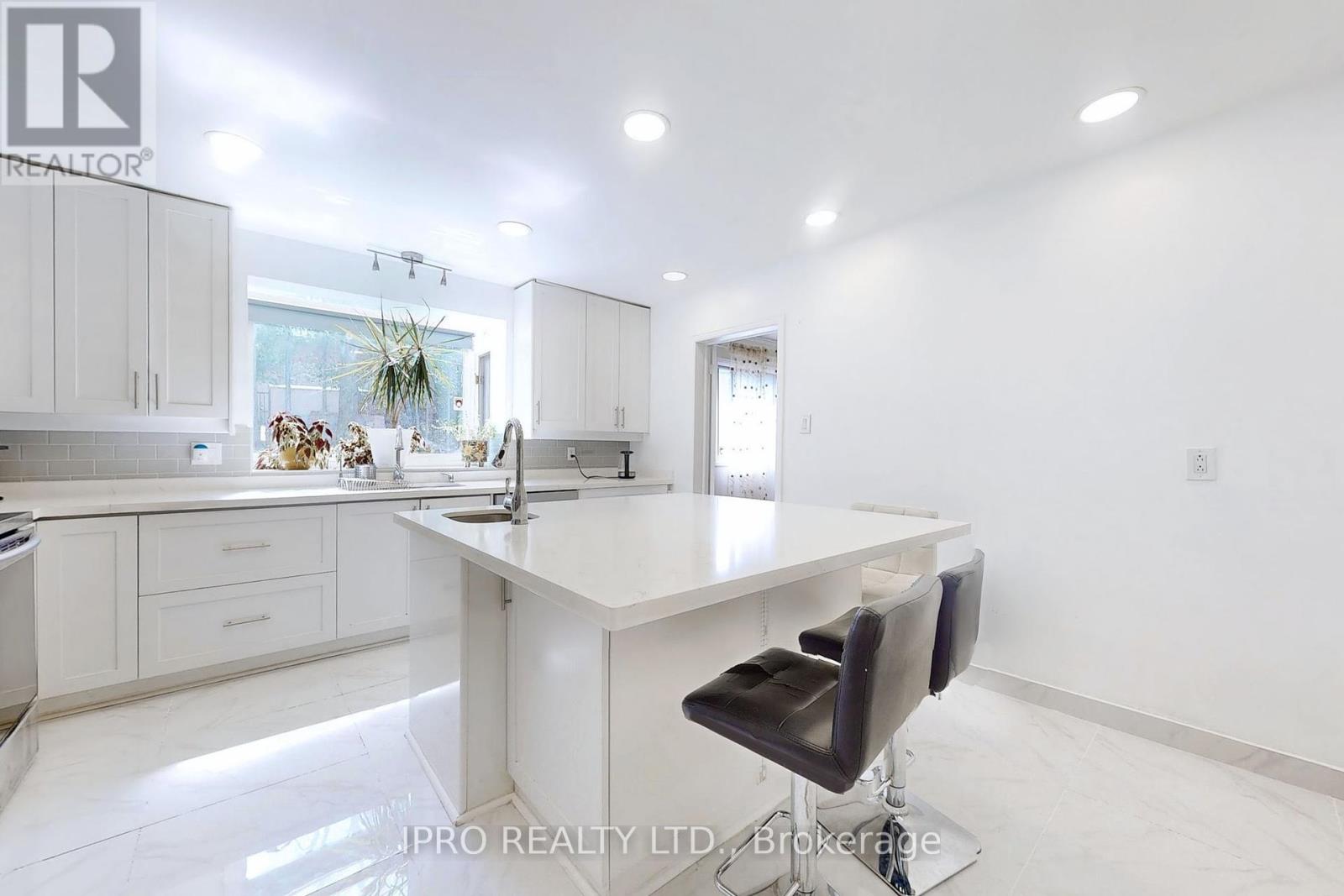 17 Clearcrest Avenue, Toronto, Ontario  M2M 2T4 - Photo 10 - C12069518