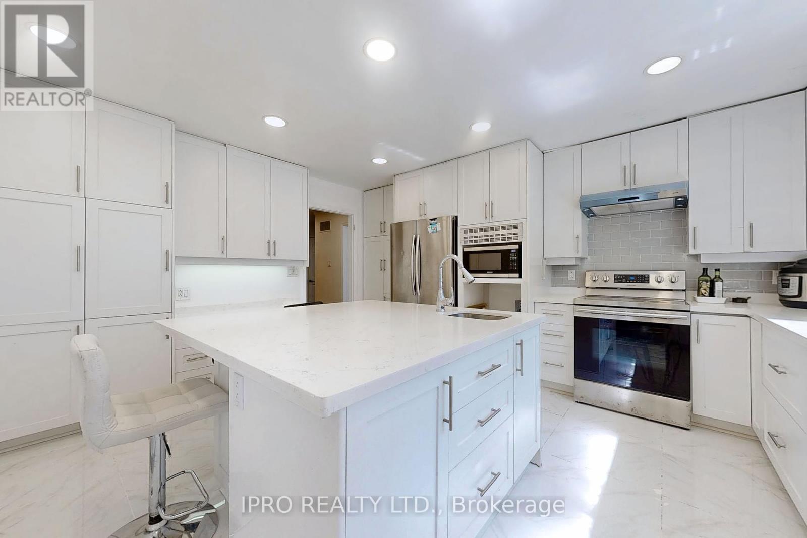 17 Clearcrest Avenue, Toronto, Ontario  M2M 2T4 - Photo 11 - C12069518
