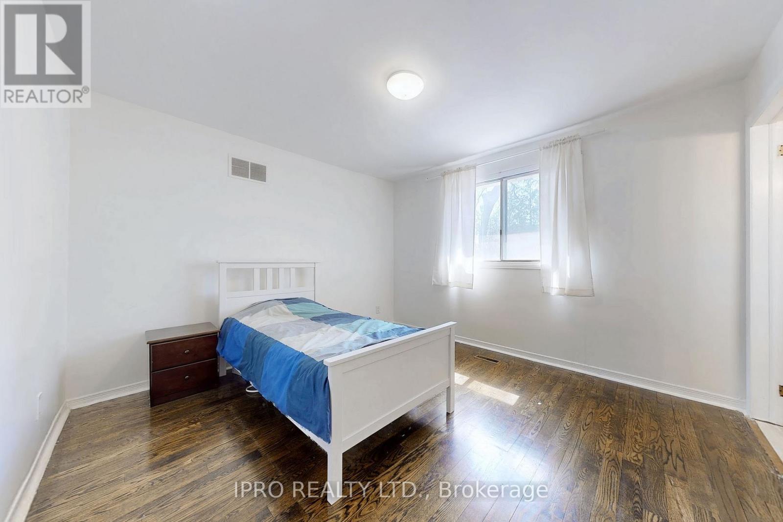 17 Clearcrest Avenue, Toronto, Ontario  M2M 2T4 - Photo 16 - C12069518