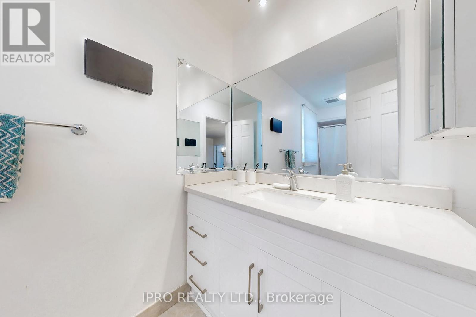 17 Clearcrest Avenue, Toronto, Ontario  M2M 2T4 - Photo 20 - C12069518