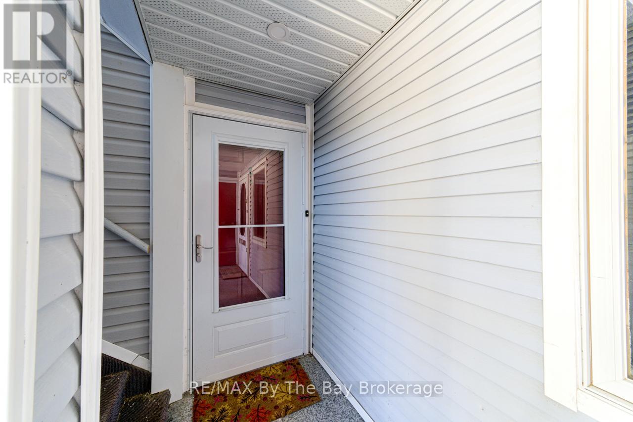 2 - 20 Mulligan Lane, Wasaga Beach, Ontario  L9Z 1C4 - Photo 6 - S12064097