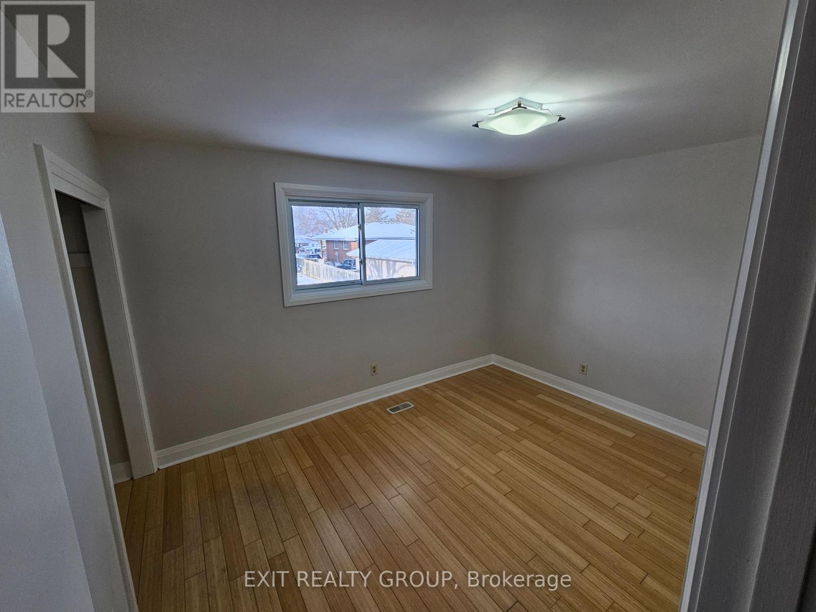 8 Village Drive, Belleville, Ontario  K8P 4J8 - Photo 4 - X11952251