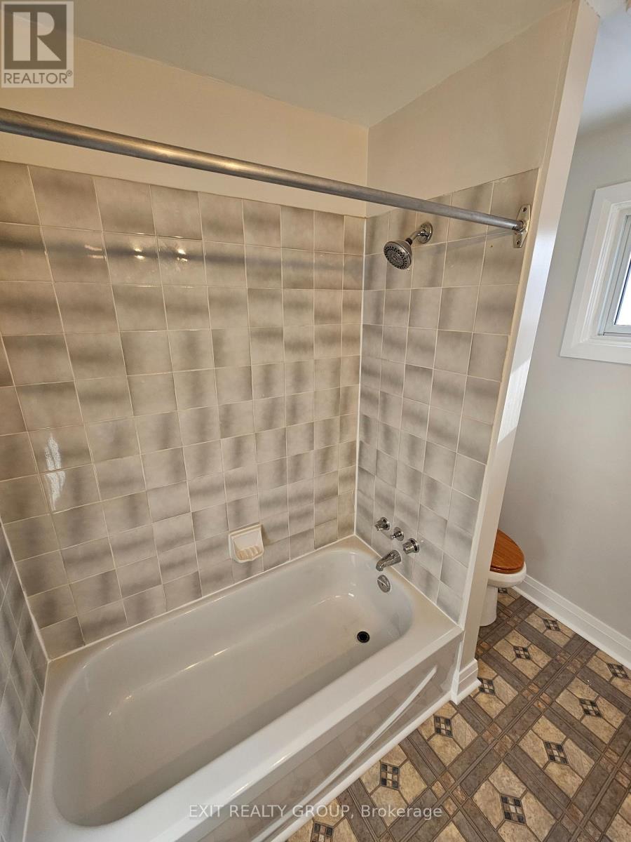 8 Village Drive, Belleville, Ontario  K8P 4J8 - Photo 6 - X11952251