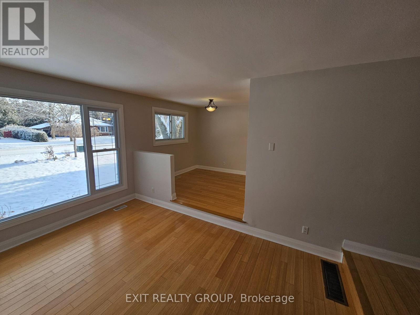 8 Village Drive, Belleville, Ontario  K8P 4J8 - Photo 9 - X11952251