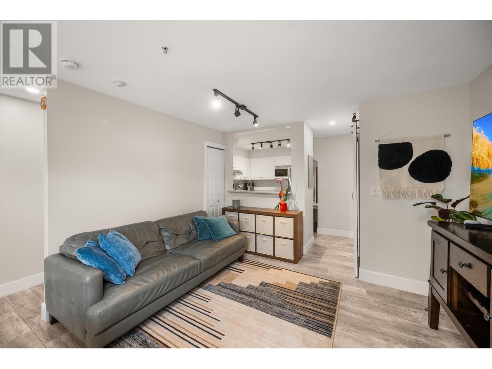 1 2378 Rindall Avenue, Port Coquitlam, British Columbia  V3C 1V2 - Photo 8 - R2987033