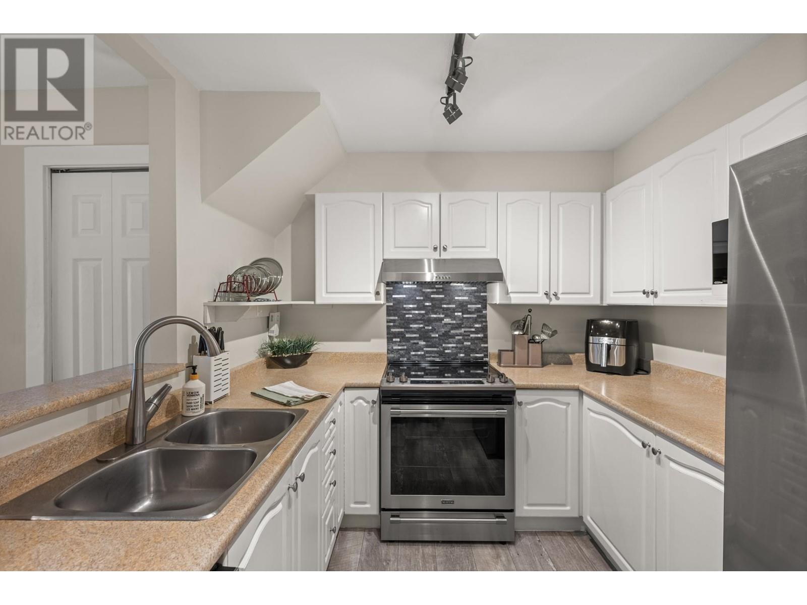 1 2378 Rindall Avenue, Port Coquitlam, British Columbia  V3C 1V2 - Photo 9 - R2987033