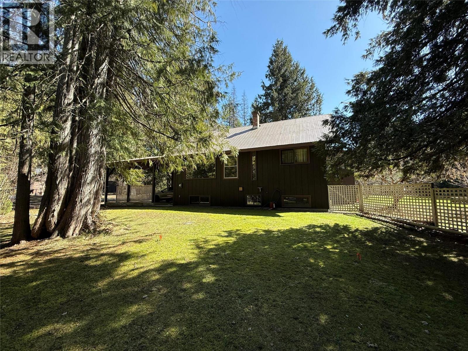 5640 Rays Road, winlaw, British Columbia V0G2J0