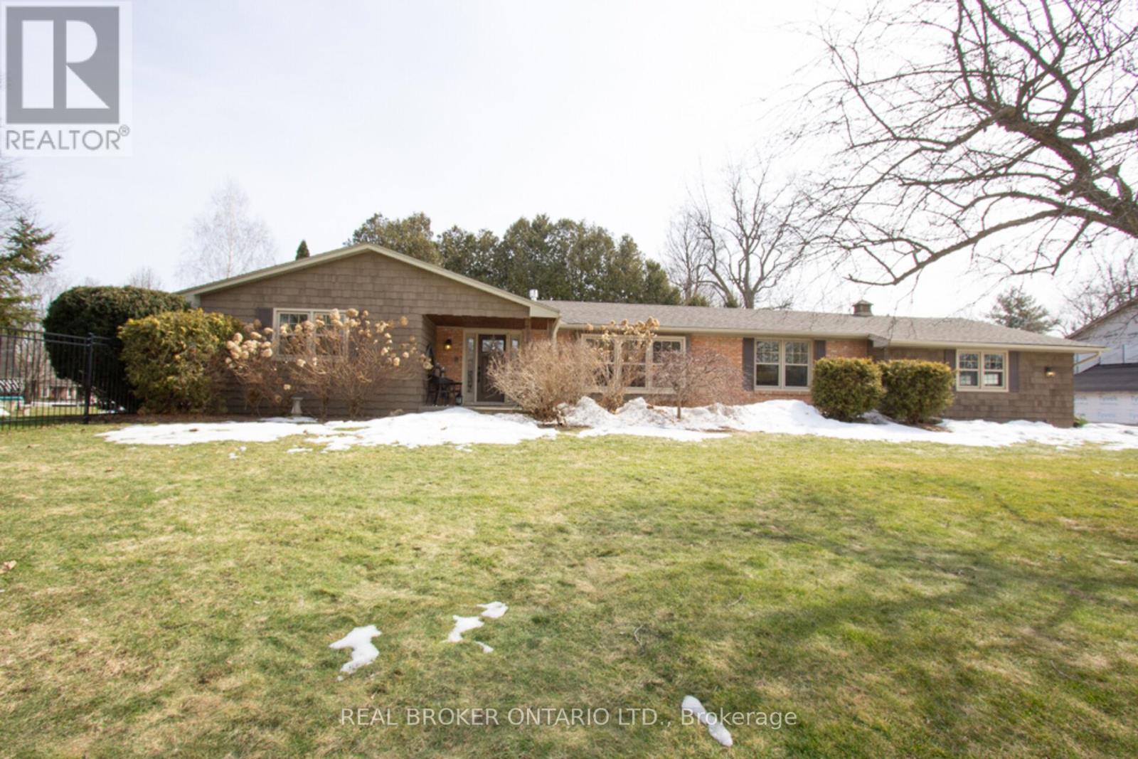 Property at 15 COACHMAN CRESCENT image 2