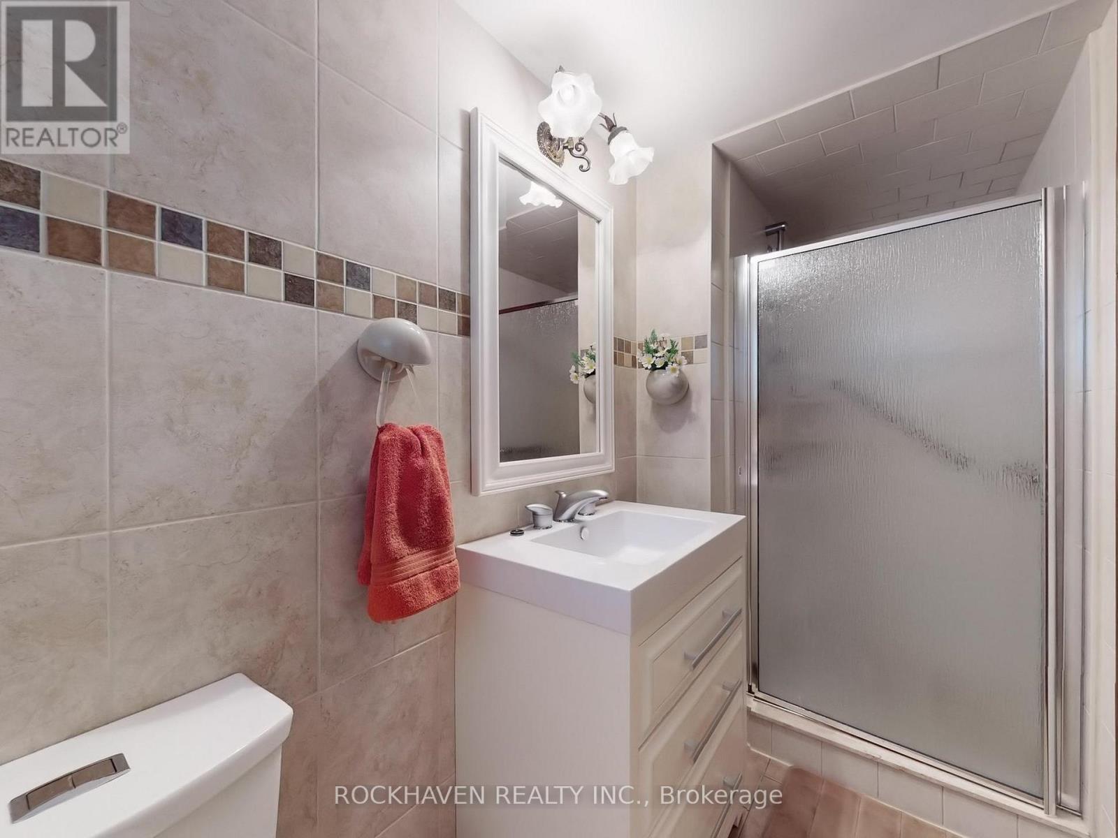11 Meadowland Gate, Brampton, Ontario  L6W 3N8 - Photo 16 - W12064683