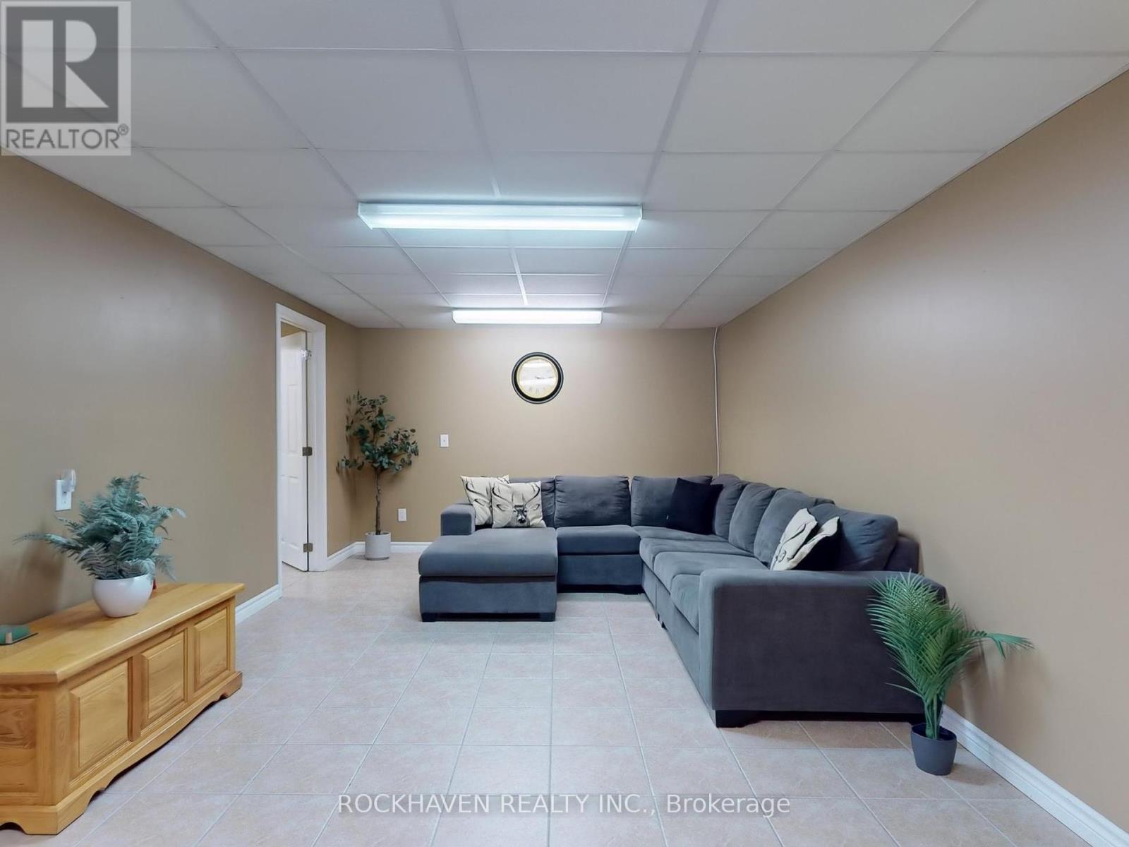 11 Meadowland Gate, Brampton, Ontario  L6W 3N8 - Photo 24 - W12064683