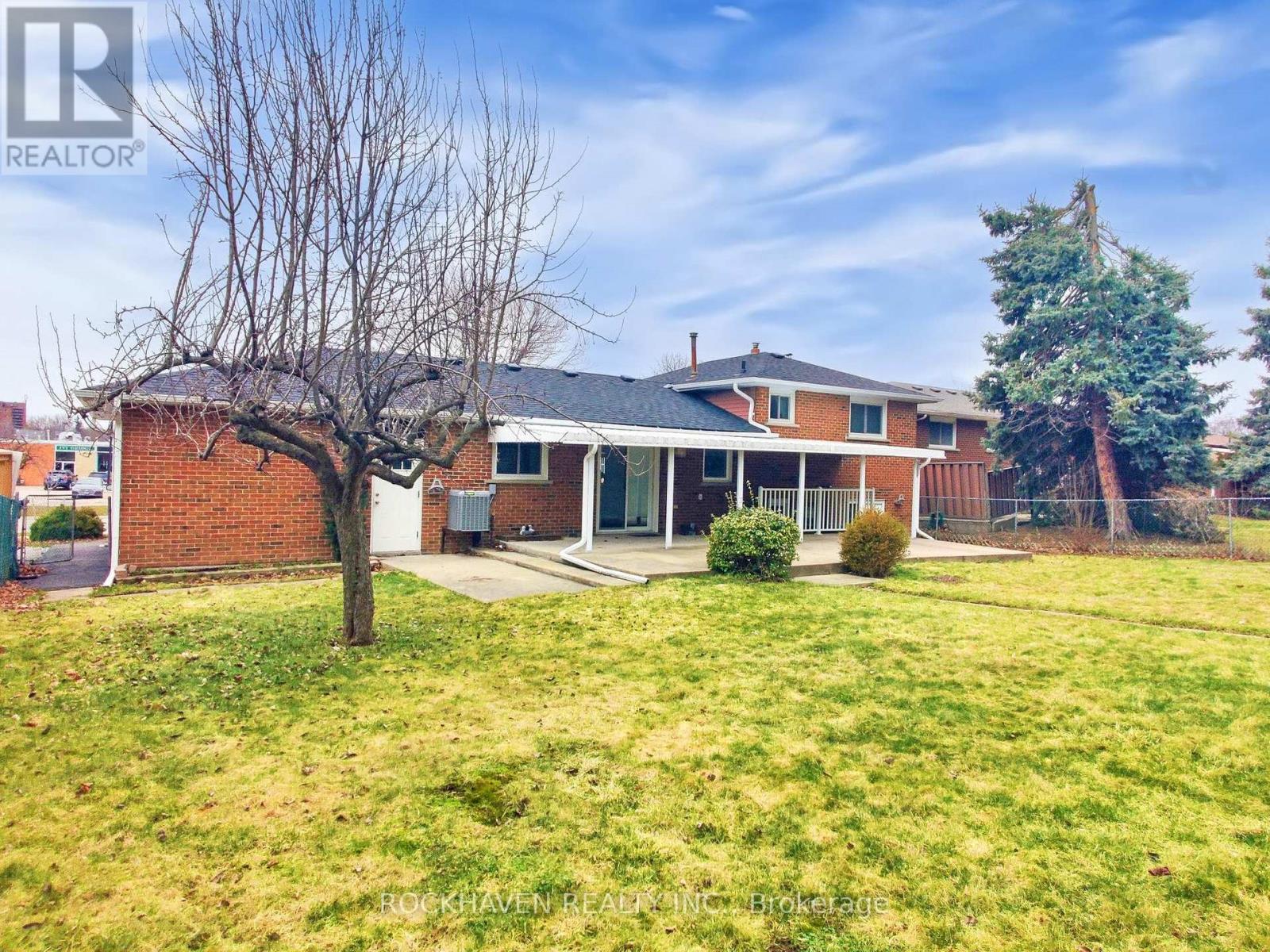 11 Meadowland Gate, Brampton, Ontario  L6W 3N8 - Photo 28 - W12064683