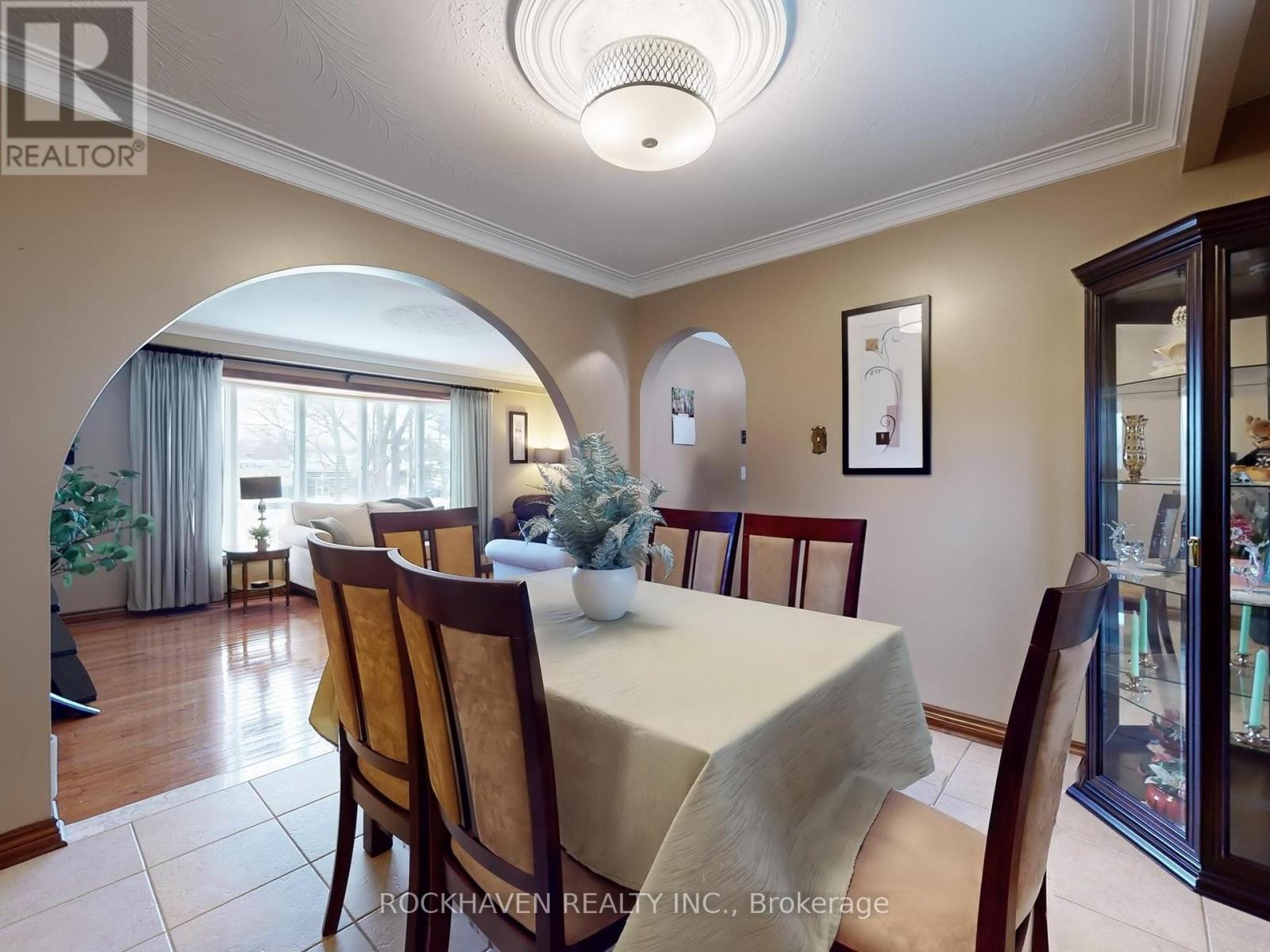 11 Meadowland Gate, Brampton, Ontario  L6W 3N8 - Photo 8 - W12064683