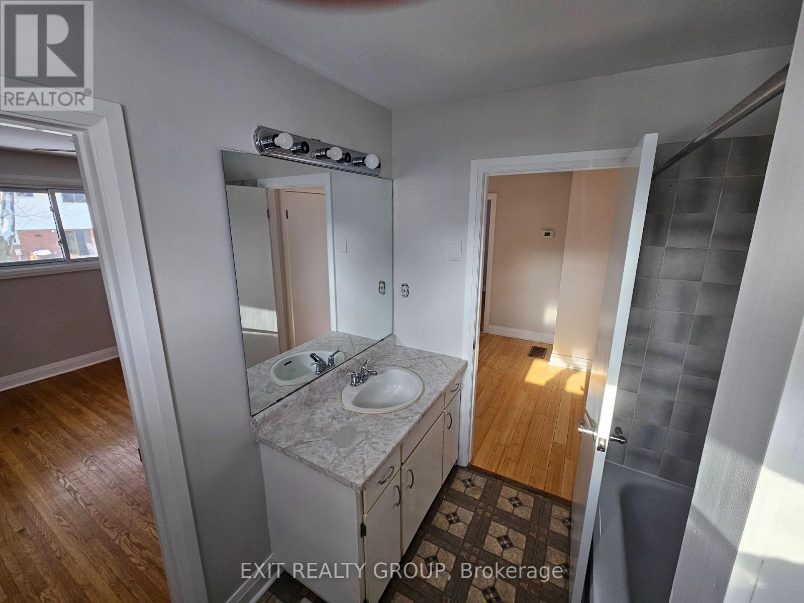 8 Village Drive, Belleville, Ontario  K8P 4J8 - Photo 7 - X11952251