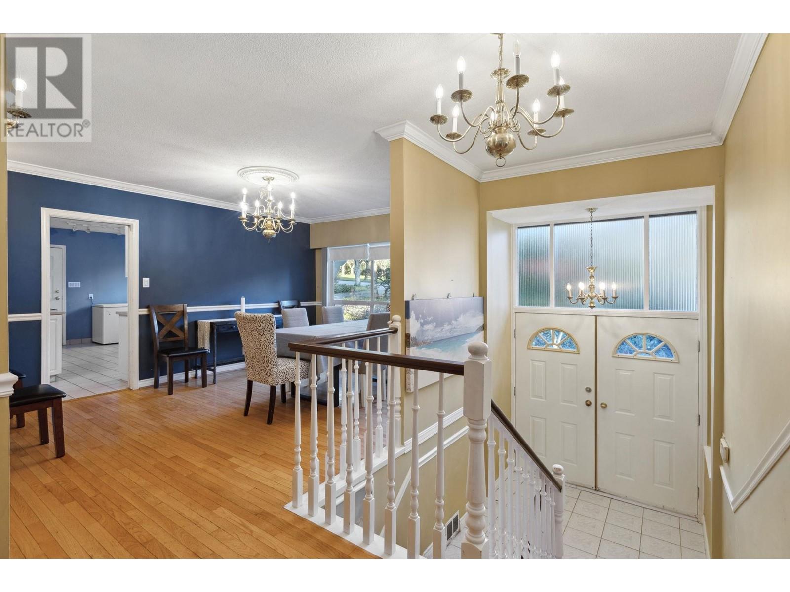 Property at 1645 TAYLOR WAY image 4