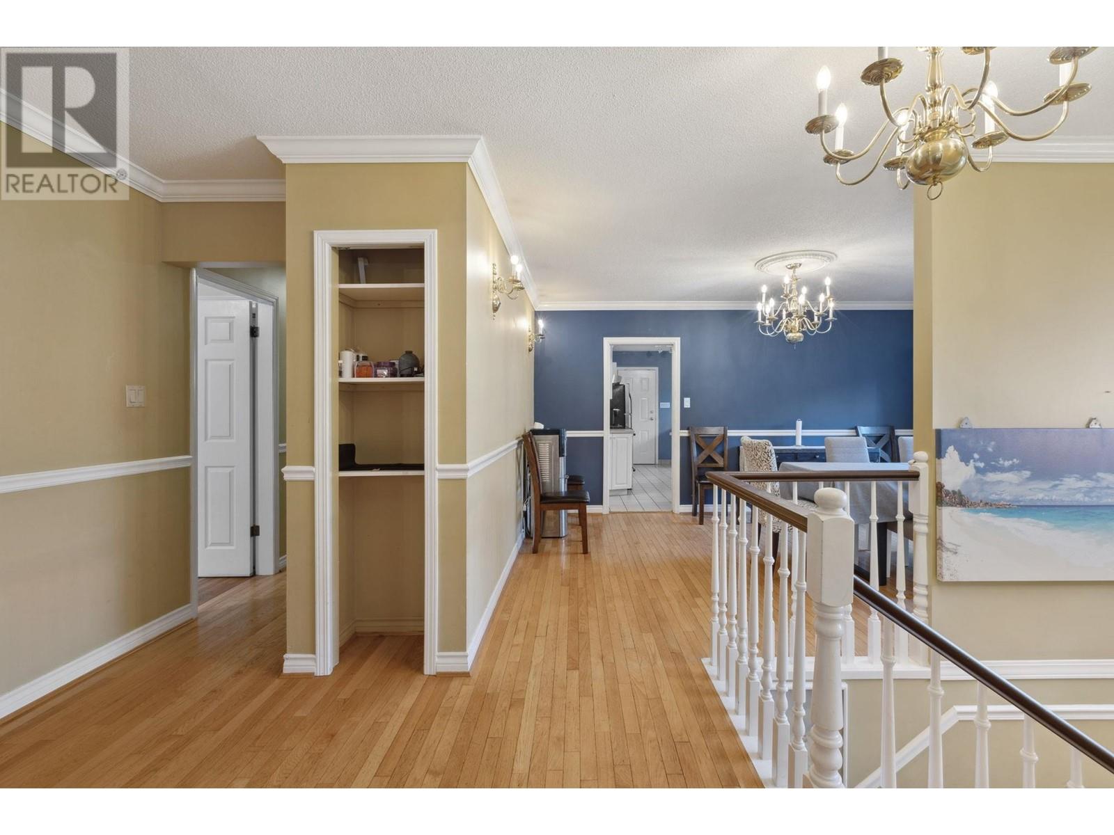 Property at 1645 TAYLOR WAY image 5