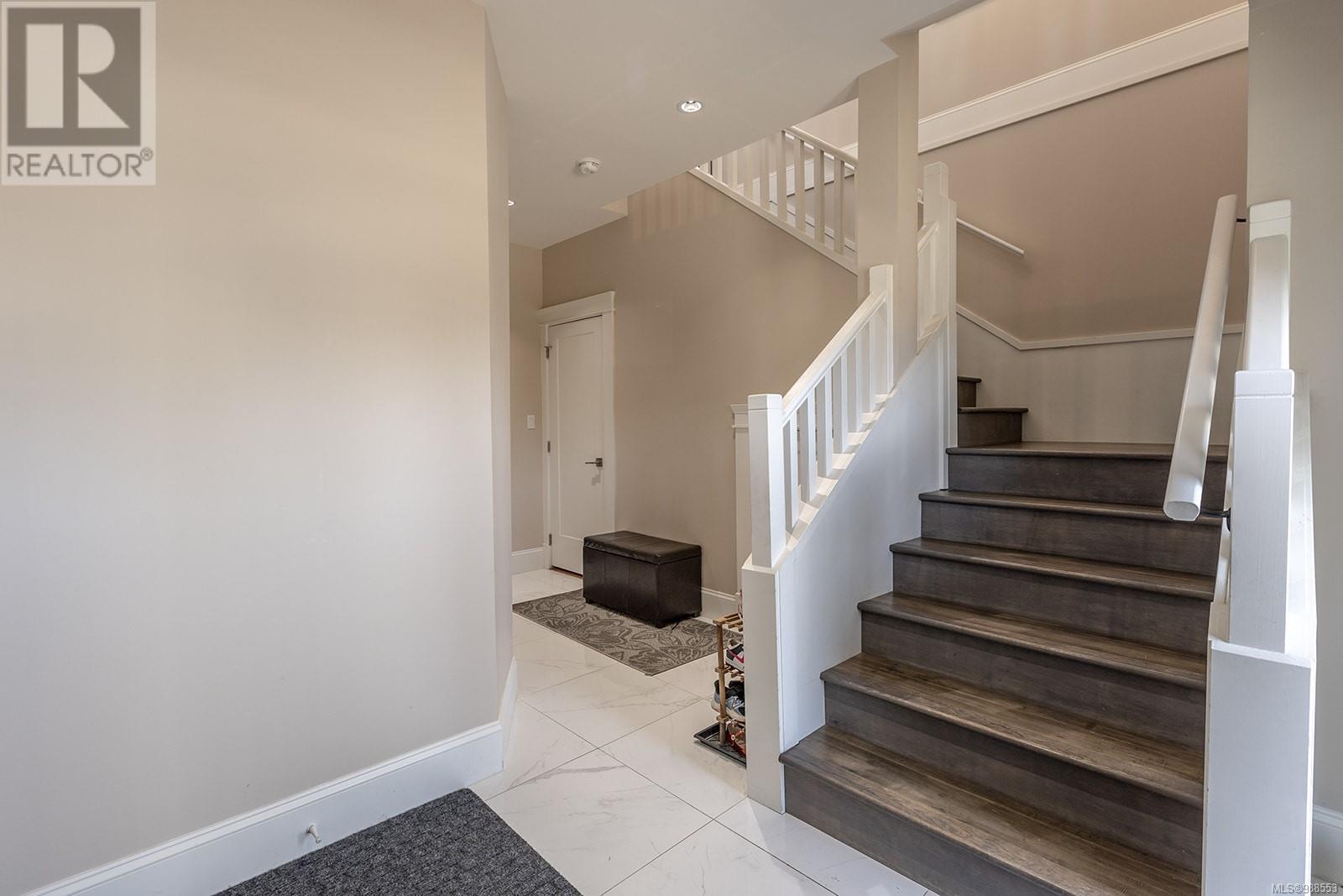 Property at 5781 Linyard Rd image 4