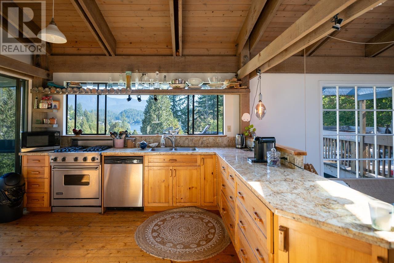 4477 Strathcona Road, North Vancouver, British Columbia  V7G 1G7 - Photo 8 - R2987243