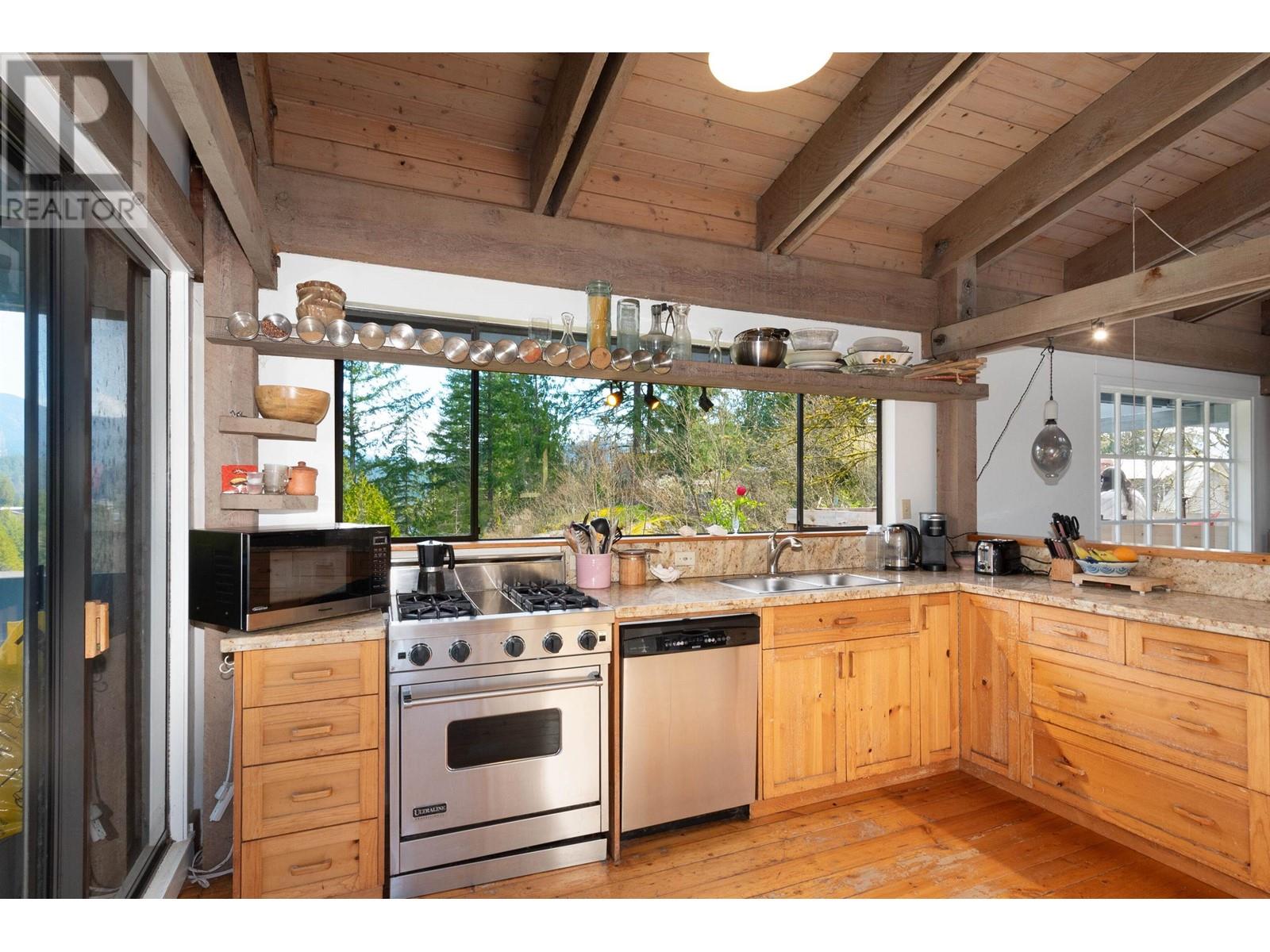 4477 Strathcona Road, North Vancouver, British Columbia  V7G 1G7 - Photo 10 - R2987243