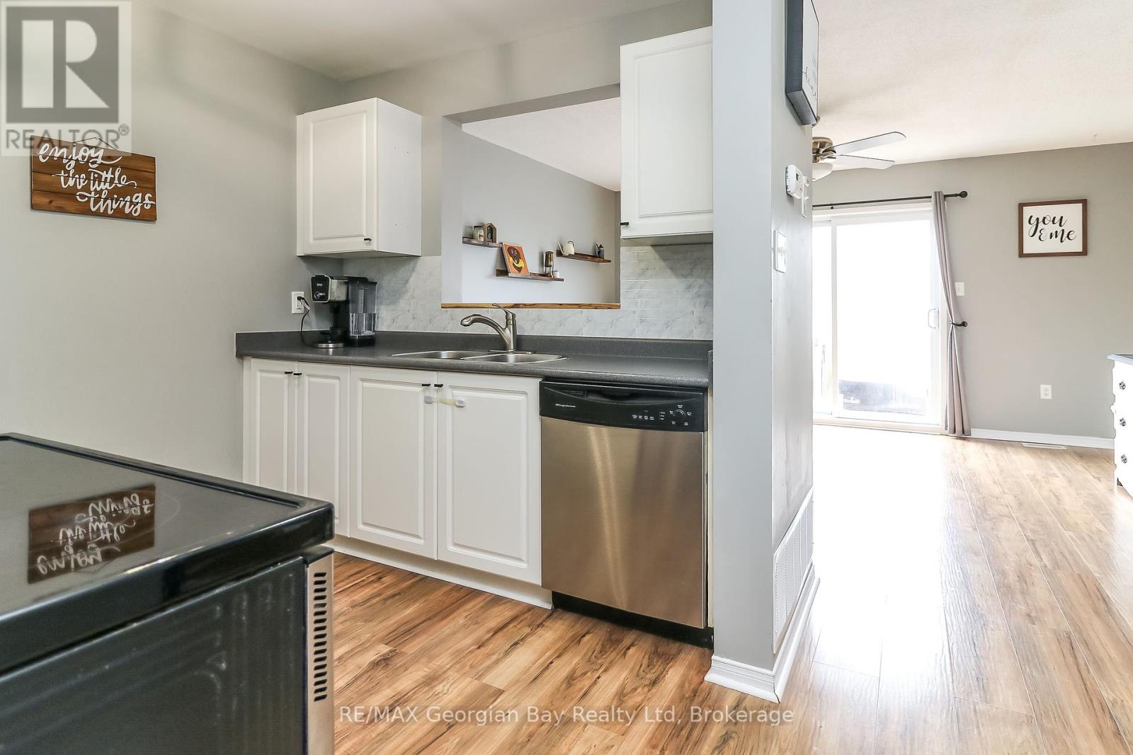 808 Coral Springs Lane, Midland, Ontario  L4R 0A1 - Photo 7 - S12069619