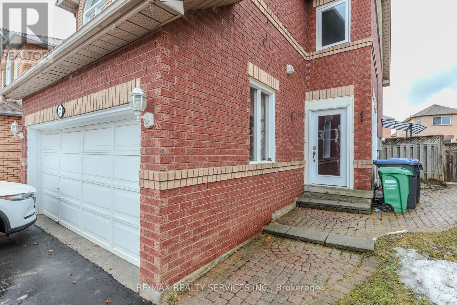 Property at 33 VALONIA DRIVE image 4