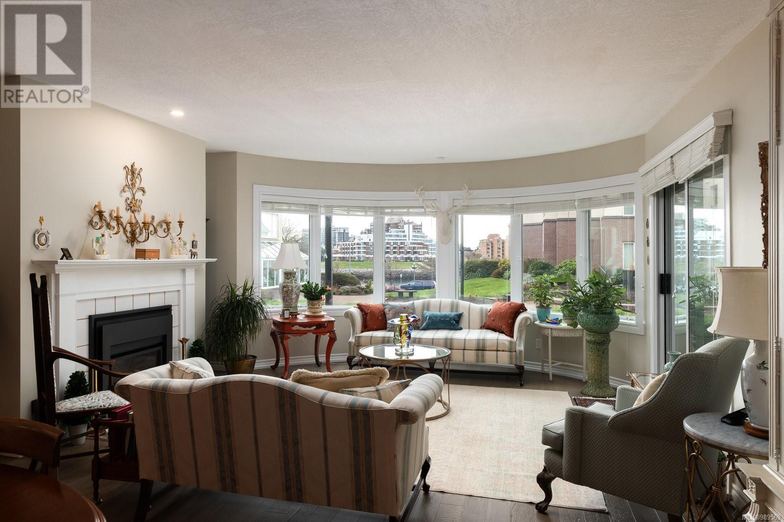 114 50 Songhees Rd, Victoria, British Columbia  V9A 7J4 - Photo 8 - 989569