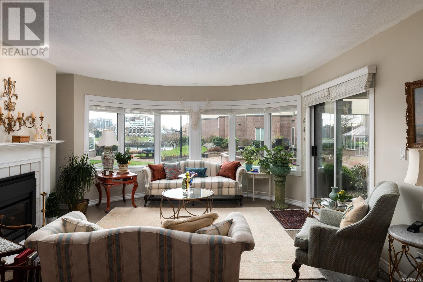 114 50 Songhees Rd, Victoria, British Columbia  V9A 7J4 - Photo 9 - 989569
