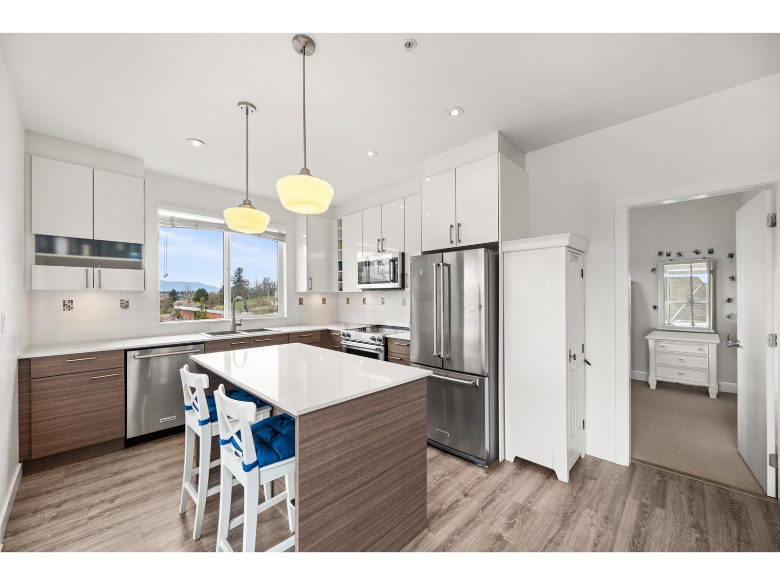 Property at 303 16388 64 AVENUE image 3