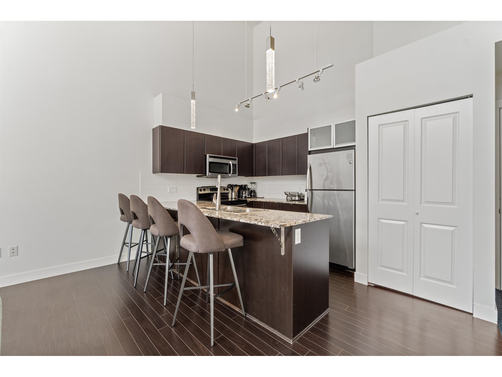328 9655 King George Boulevard, Surrey, British Columbia  V3T 0C7 - Photo 6 - R2987533