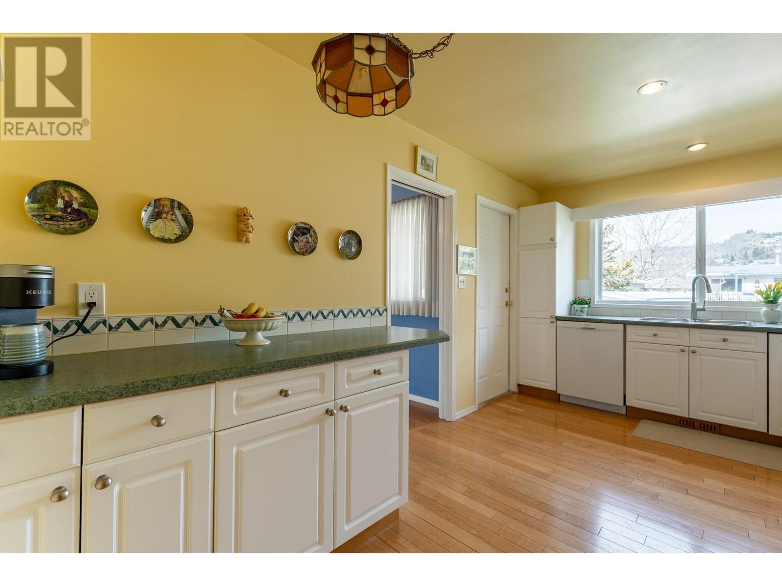 Property at 1336 Lombardy Square image 4