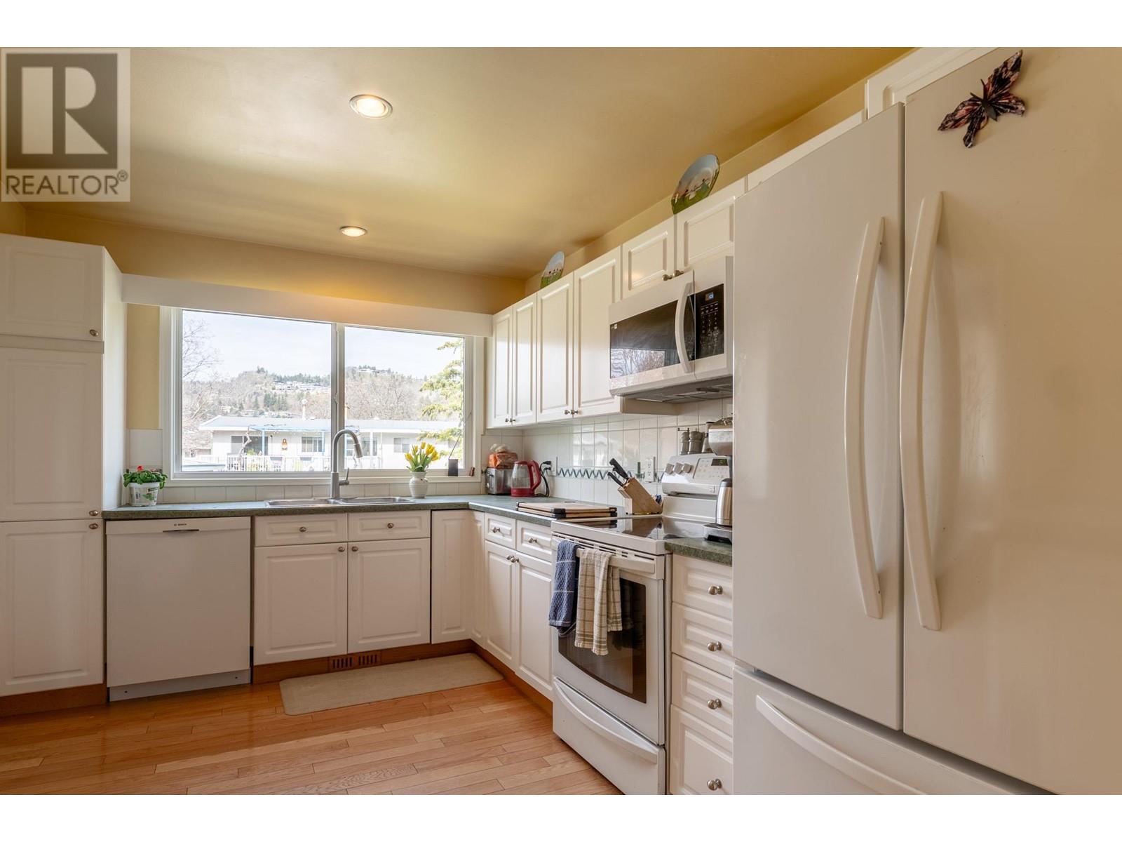 Property at 1336 Lombardy Square image 5