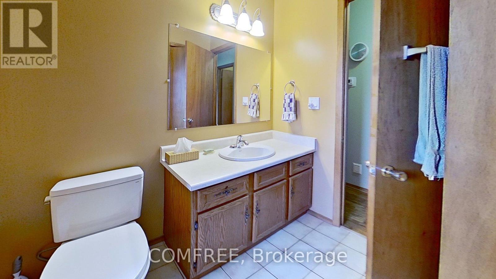 3938 Tile Yard Road, Enniskillen (Petrolia), Ontario  N0N 1R0 - Photo 10 - X12069752